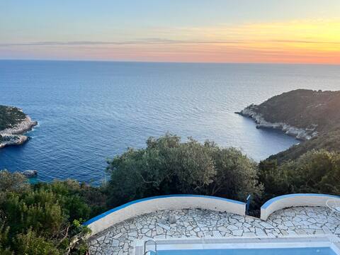 Villa Petritis -  Superb Cliff Top Villa with Pool