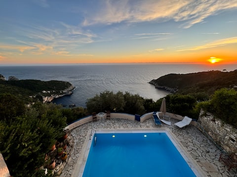 Villa Petritis - Superb Cliff Top Villa with Pool