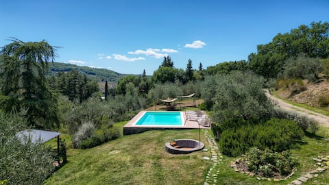 Villa with swimming pool on the Florentine hills