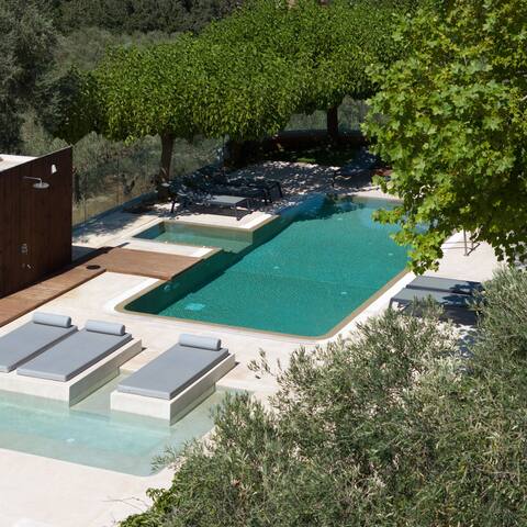 TheTree Villa, with Heated Pool & Spa Whirlpool gallery image 2