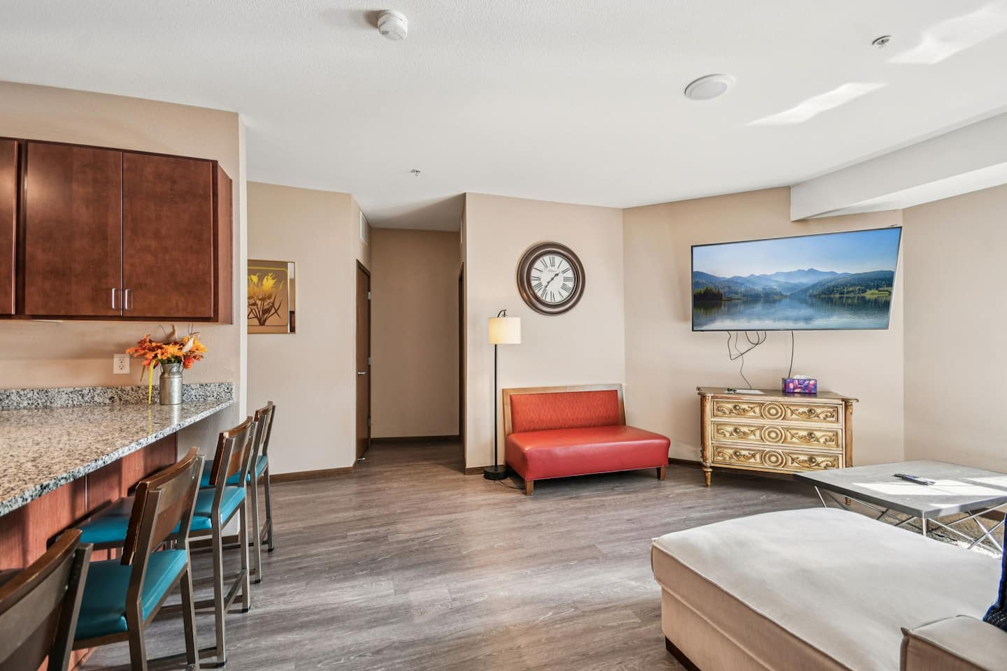 2 Bedroom Suite - Pet Friendly