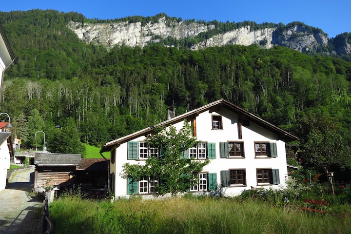 Ferien In 400-jährigem Glarnerhaus - Kanton Glarus