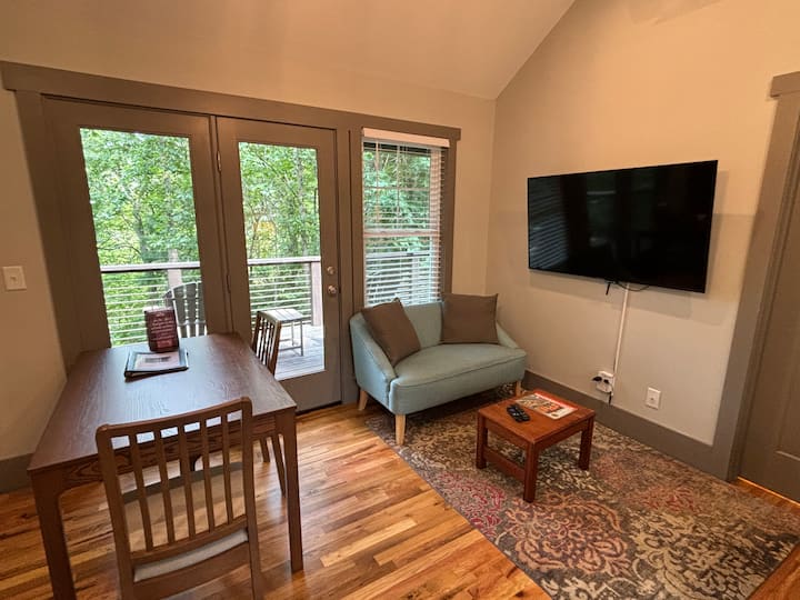 Tree-top Woodbyne Cottage, 3.5m To Hendersonville - Hendersonville, NC