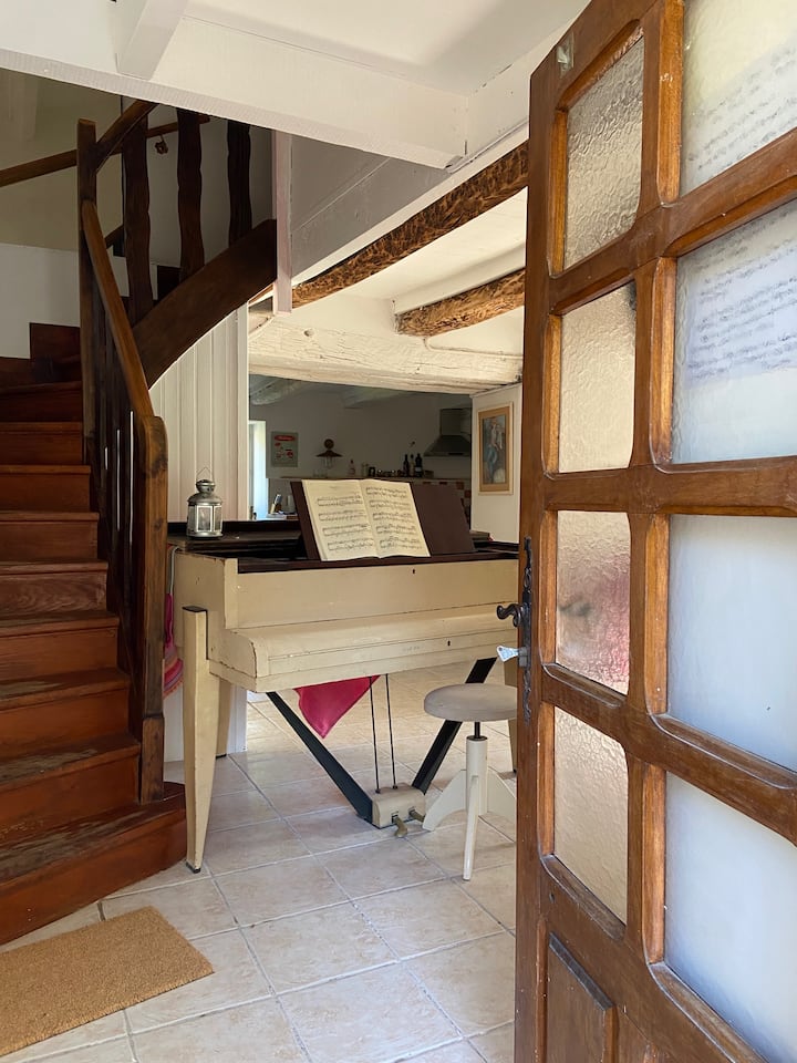 Gîte Spacieux Avec Piano, Dans Un Cirque Classé ! - La Cavalerie