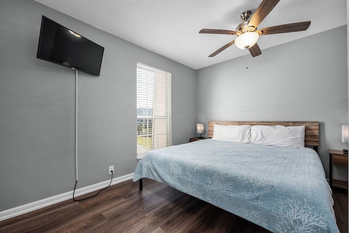 King size bed with memory foam mattress. Smart tv for streaming shows. You can even get a distance view of the gulf from your window. 