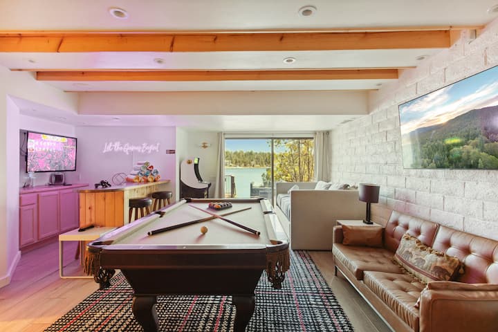 A trundle bed with two twin beds is available downstairs. 