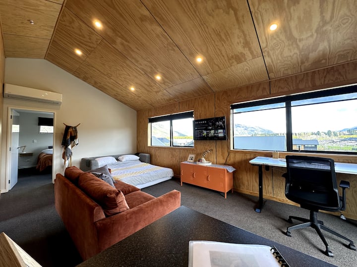 Luxury, Modern Apartment-king Bed-weber Bbq-garage - Queenstown