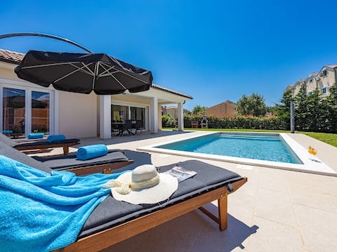 Villa Maris-Medulin heated pool+Jacuzzi hot tub