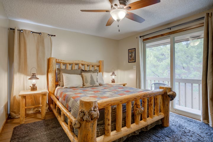 What could be more Montana than sleeping in a log bed? This room features a single queen-size bed with Tuft & Needle Mattress and a cozy patchwork quilt. A small deck just outside the sliding glass door offers a great place to greet the morning. 