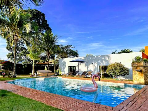 Up to 32 people: Farmhouse with 8 en-suites, 2 hours from SP