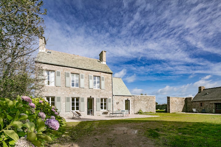 Charming cottage with sea view Saint Germain des Vaux