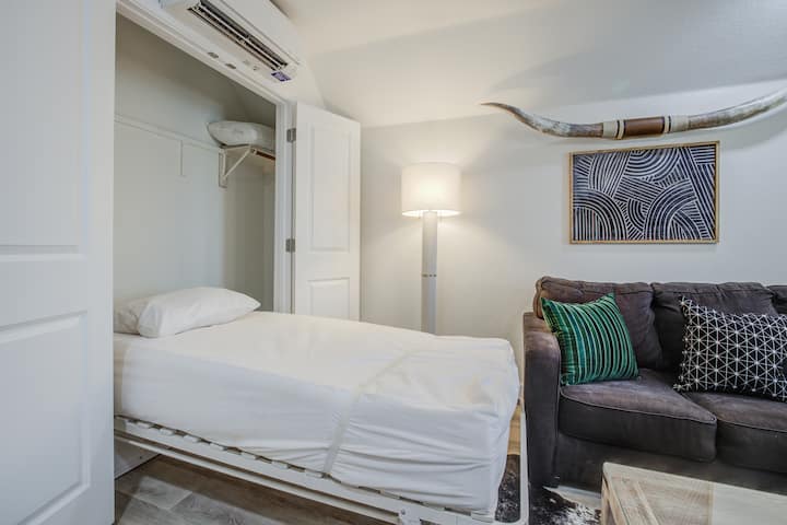 The Country House Loft - Georgetown, TX