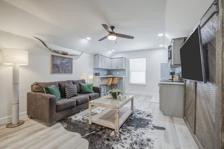 The Country House Loft - Georgetown, TX