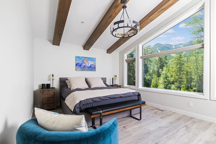 Wake up to Fernie Alpine Resort views in the master bedroom, with local art, a spa-like ensuite (dual sinks, heated floors, walk-in shower), plus a large Smart HDTV with full cable—comfort and style in one perfect retreat.