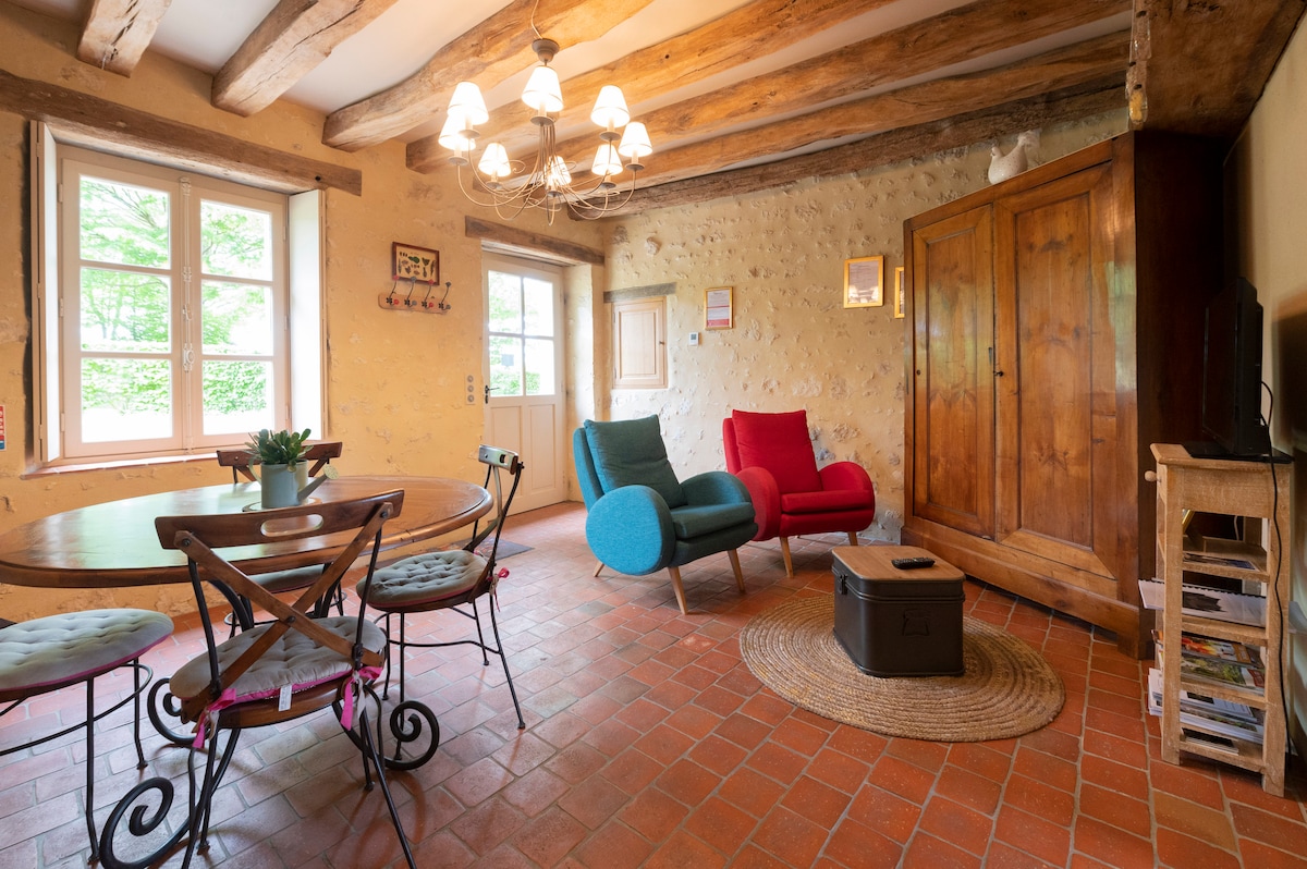 Top Airbnb: Gîte for 2 people Manoir de La Moussetière (16th) à Diocèse De Séez