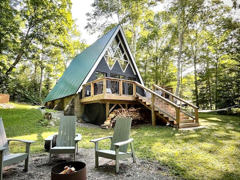 Successful Airbnb property: Muskoka A-Frame + HOT TUB, Bonfires | 4-Seasons in Huntsville