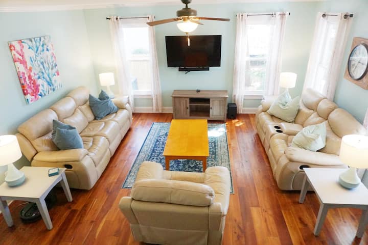 Dancing Crabbies. Sleeps 9. Steps 2 The Ocean - Oak Island, NC