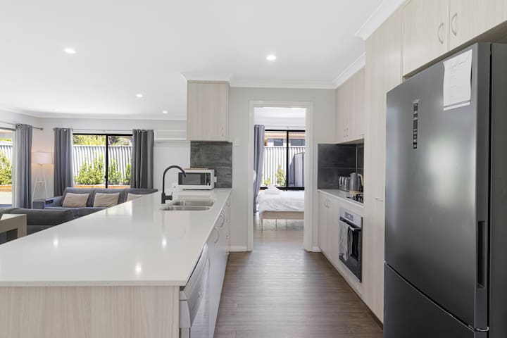 5 Bedroom Home meters from the beach