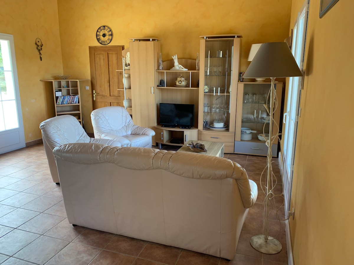 Top performing Airbnb: Grospierres: house with pool and beautiful view in Grospierres