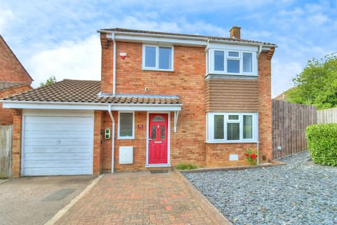 Central MK, 3 Bed, Free EV Charging 7kW, Sleeps 7