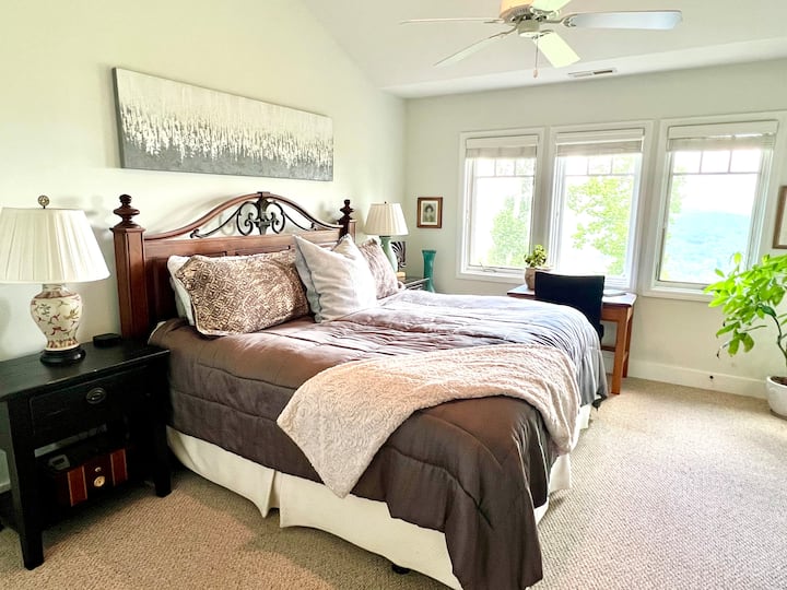 Master bedroom with king bed and lots of views! Very comfortable mattress!