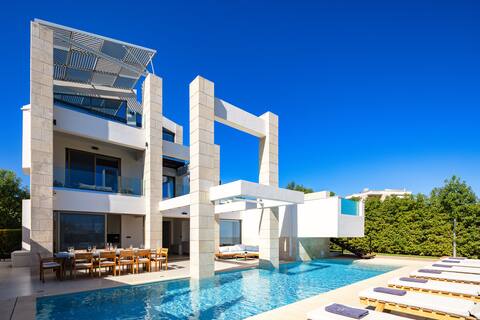 Two private pools, walking distance to the beach!