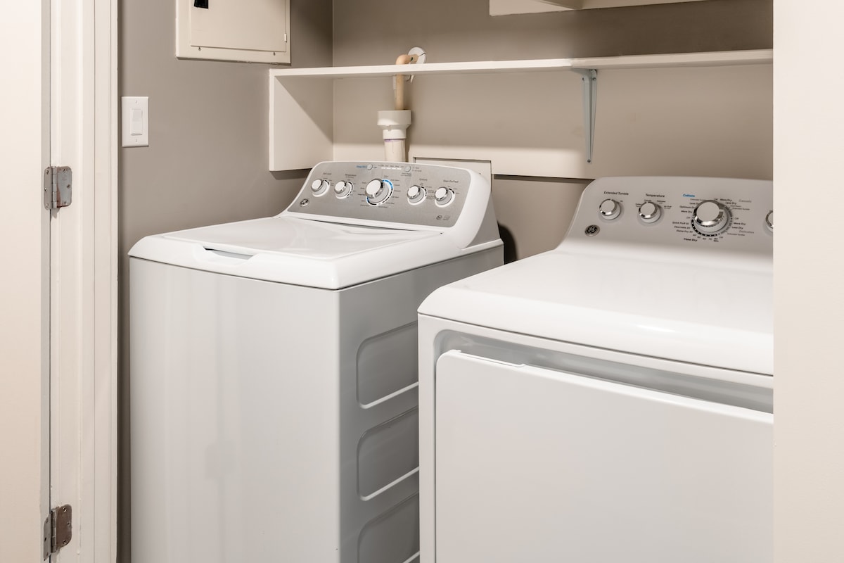 Kasa | Downtown 2BD, Gym and Pool Access | Austin
