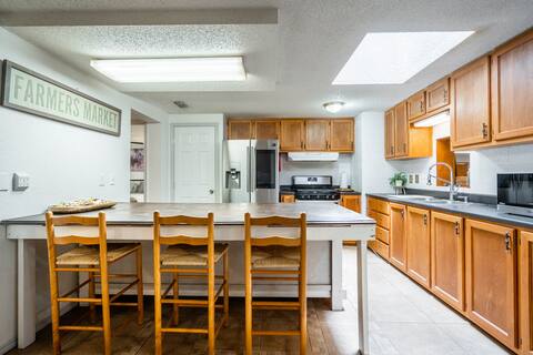 5 Beds | Game Room | Pets Ok | Large Kitchen | BBQ