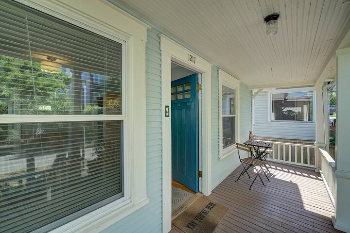 Single family house in Seattle University campus gallery image 4