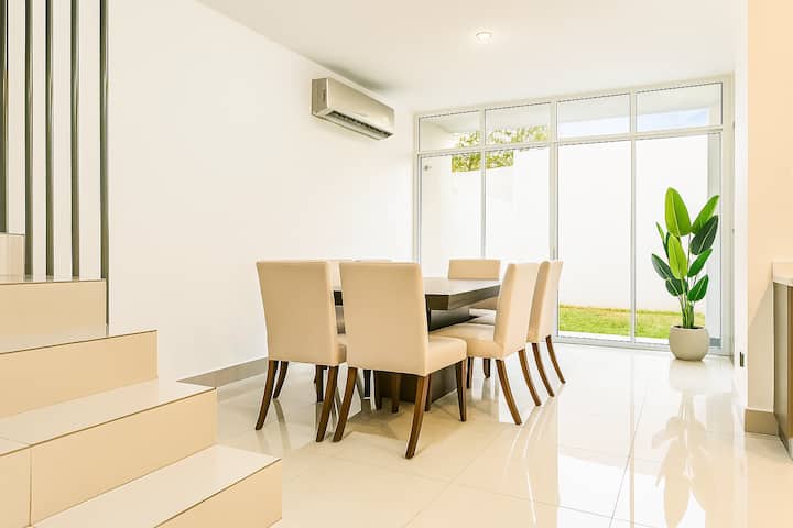 Privada Super Ubicacion Cerrada Puerta De Hierro - Santa Catarina, México