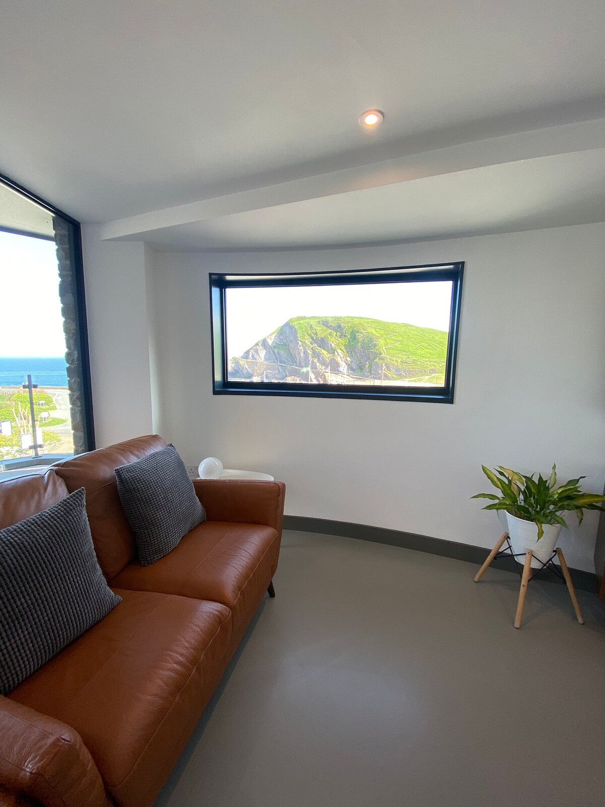 Popular Airbnb listing: 3 The View Ilfracombe seafront (3 Bed) Hottub in North Devon
