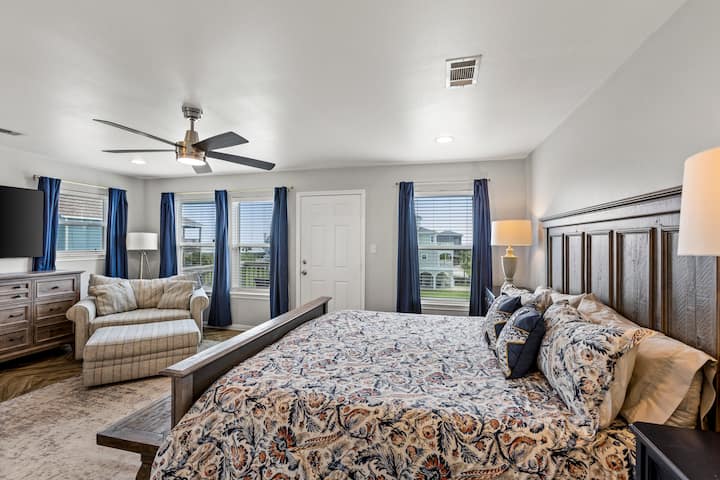 - Bright and airy bedroom offers the perfect blend of relaxation and function with a king bed, dresser, and TV
- Windows all around invite natural light and views
- Tranquil hideaway for restful nights and easy mornings