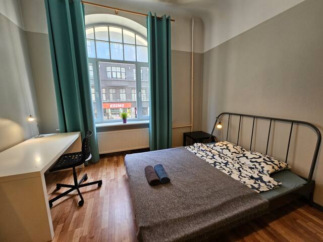 Up to 10 pers, spacious apartment. Parking 15e/n