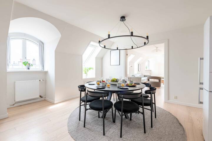 Large Apartment in Copenhagen City close to Tivoli gallery image 3