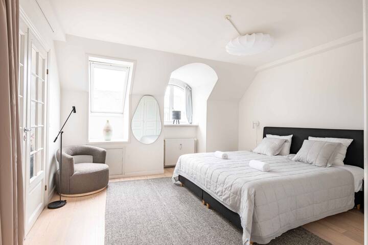 Large Apartment in Copenhagen City close to Tivoli gallery image 4