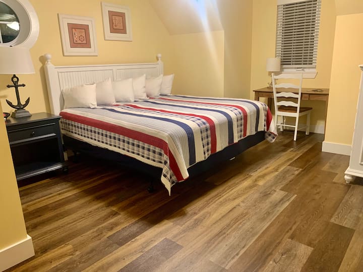 Lijepo ćete se naspavati u jednom od dva udobna bračna kreveta.