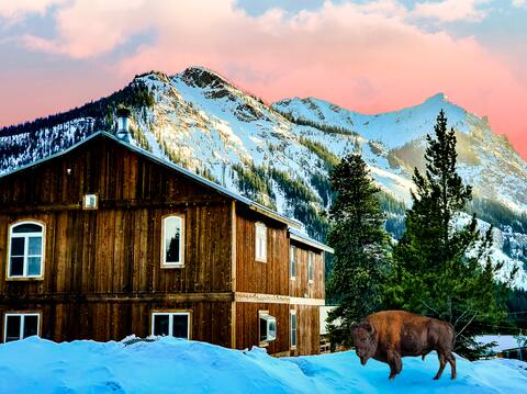 Luxury Yellowstone Chalet