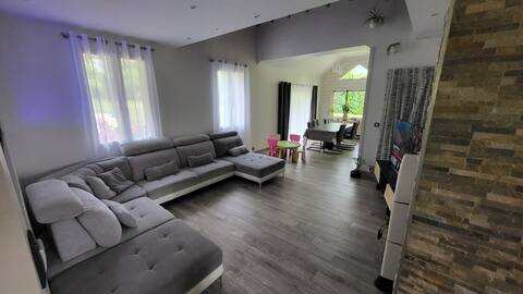 Top Airbnb: Entire 4 bedroom house + pool DUINGT NEAR BEACH in Duingt