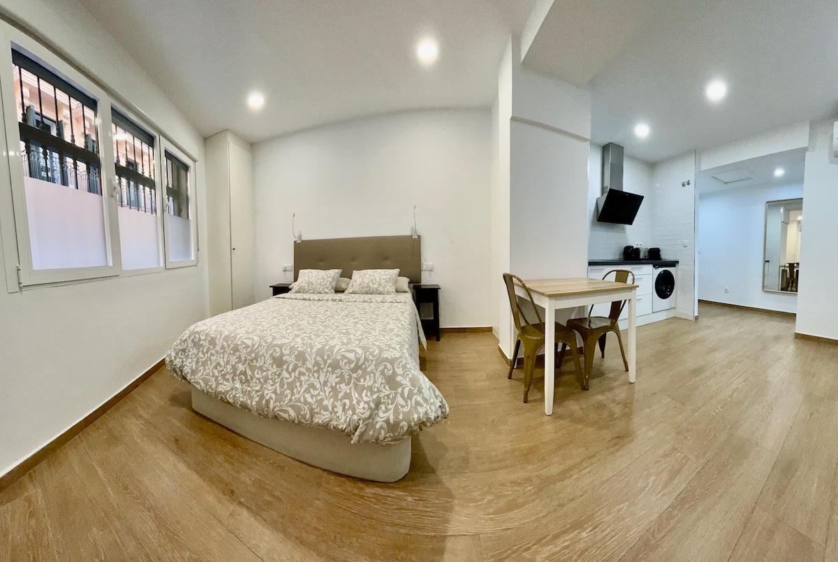 Top performing Airbnb: BRAND NEW Studio Apartment In Historic Down Town in Madrid