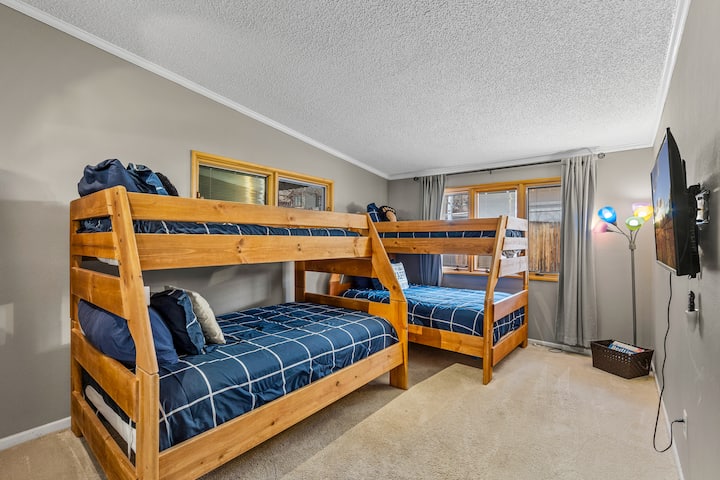 غرفة نوم بطابقين
(2 توأم أكثر من 2 كامل )
