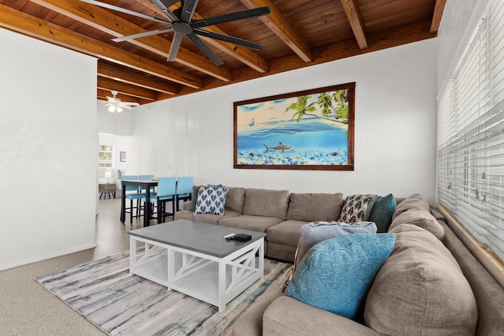 The Shore House! 1 Block To Beach And Dining - Daytona Beach