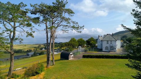 Cinema, Bar, HotTub, Sauna, Dance Floor, Cinema.