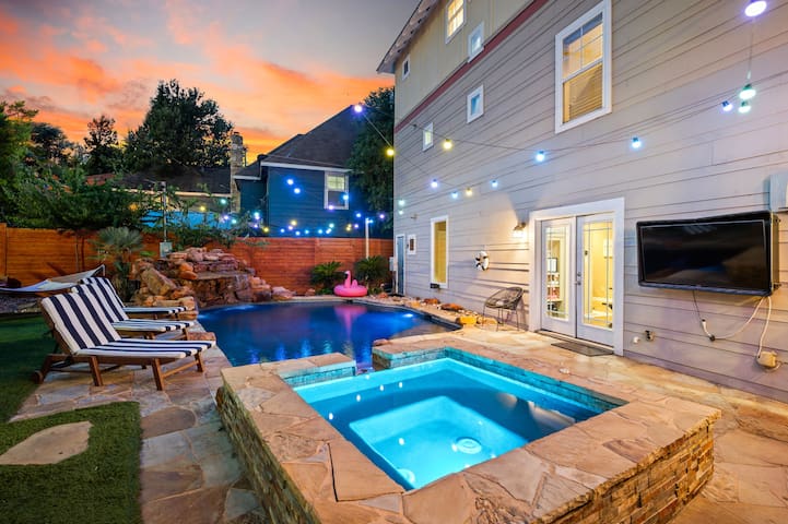 ATX Oasis! 3-Story Home w/ Pool, Spa & Outdoor Fun gallery image 4