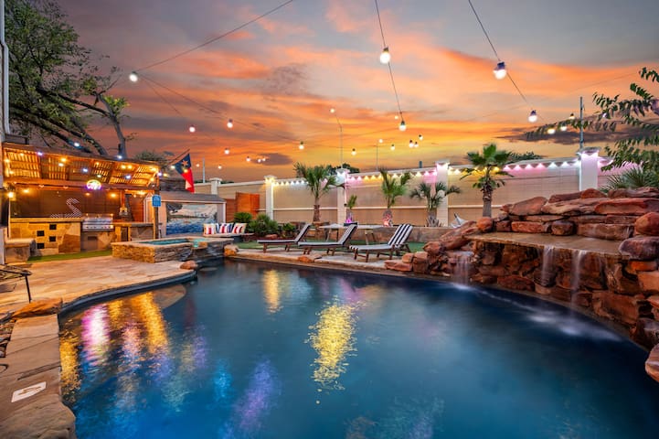 ATX Oasis! 3-Story Home – Heated Pool, Spa, Sauna!