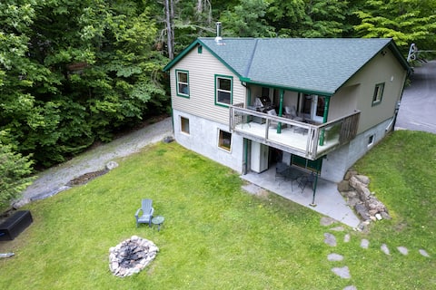 Successful Airbnb property: Private Cottage Getaway on Chandos Lake in North Kawartha