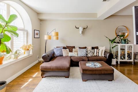 Popular Airbnb listing: Central Denver Apartment - Prime Location - Uptown in City Park West
