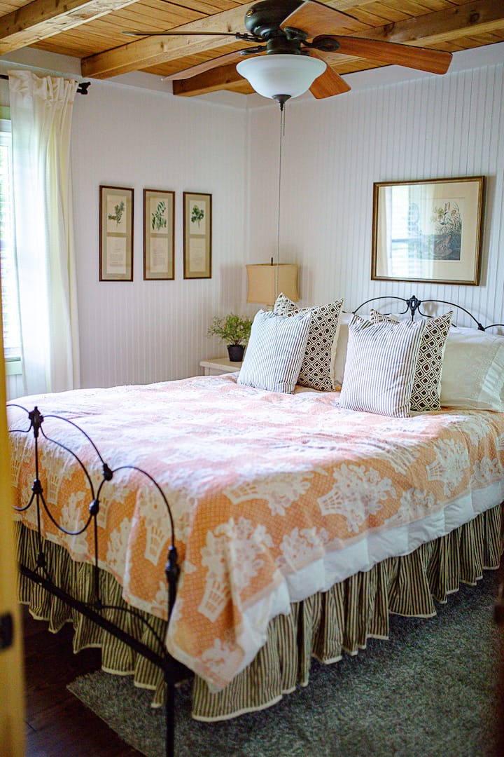 On the main level, you'll find a queen-sized bedroom with a 32" TV and cozy decor details. 