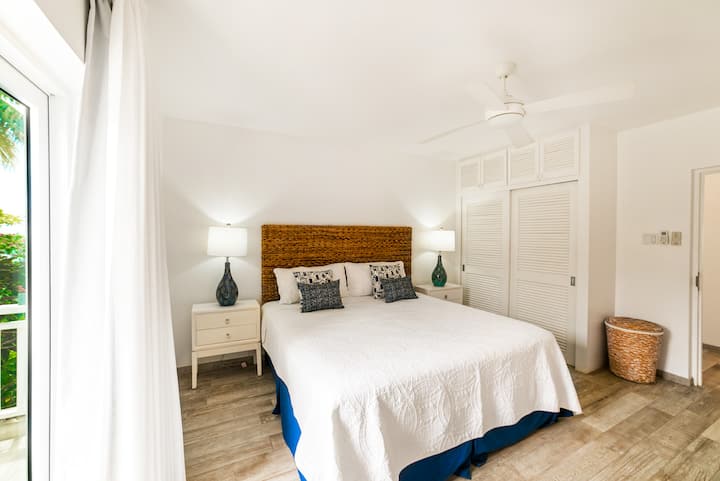 Dormitorio principal: cama tamaño king