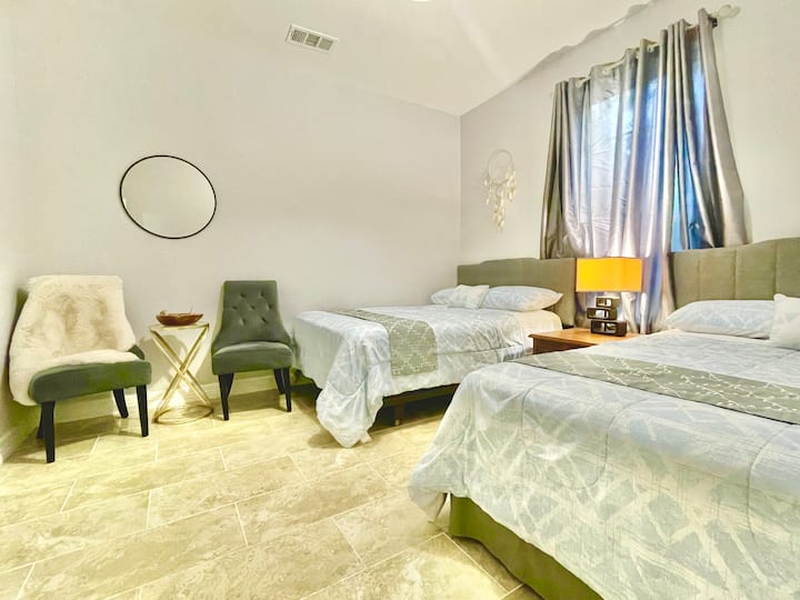 غرفة النوم رقم5 - سريران مزدوجان،  قلم سفر للأطفال