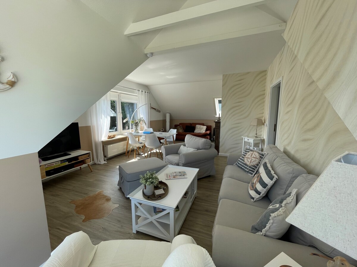 Top Airbnb: Beautiful 3-room apartment close to the beach, top location + ocean view in Neustadt In Holstein
